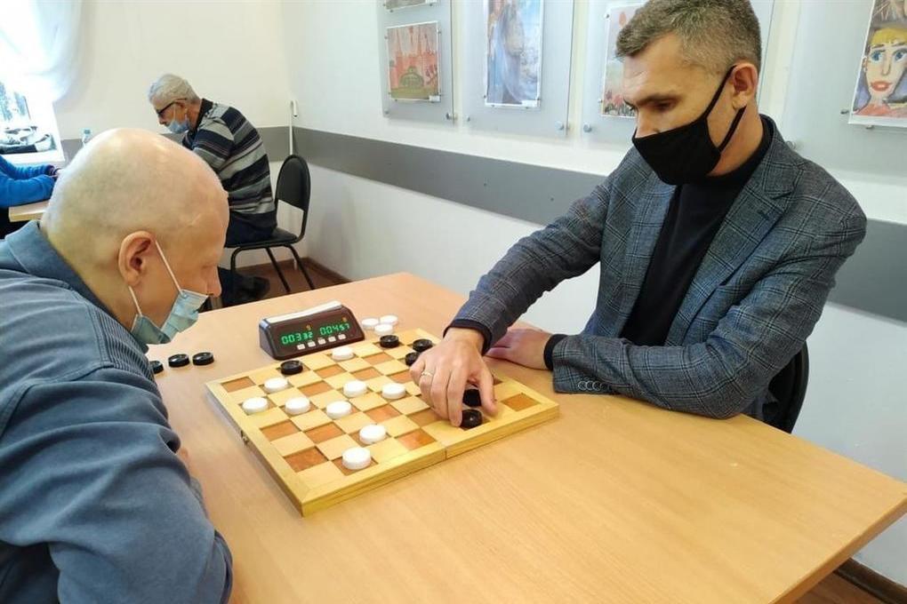 Костромич возвращается из Болгарии полу-чемпионом мира по русским шашкам