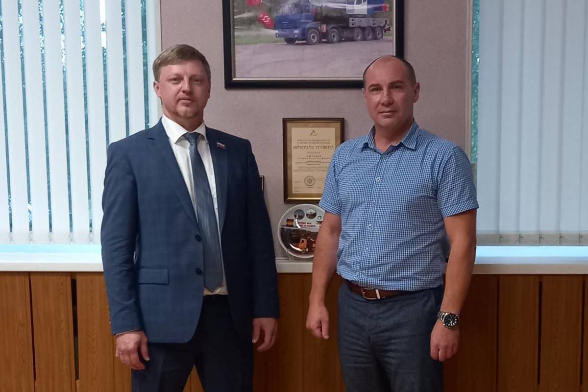 Евгений Зимняков посетил Галичский автокрановый завод