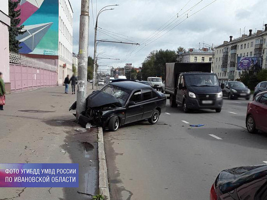 В Иванове водитель без прав устроил аварию