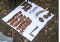 7 сентября сотрудники правоохранительных органов изъяли боеприпасы из тайника на территории бывшей шахты "Краснопольевская" в Брянке