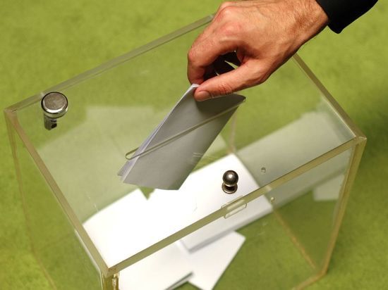 Более тысячи участковых избирательных комиссий открылось в Ленобласти