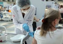 В Ярославле медсестра одной из поликлиник по ошибке сделала пациентам инъекции пяти доз вакцины от коронавируса каждомую Об этом сообщает Telegram-канал Mash