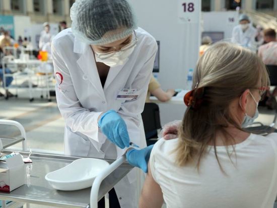 Mash: в Ярославле медсестра вколола пациентам по пять доз вакцины