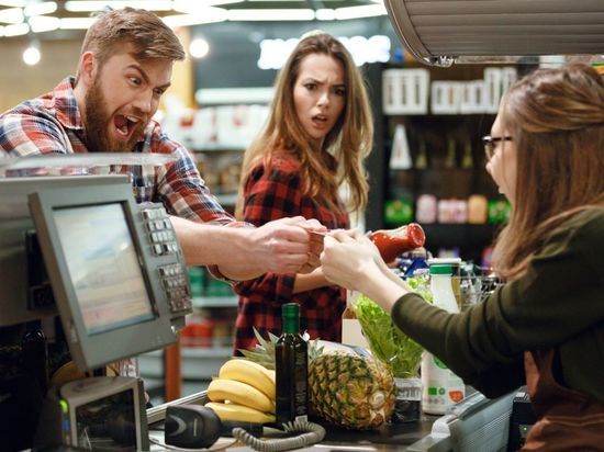 Петербуржцам напомнили, как бороться с торговым беспределом при продаже табака