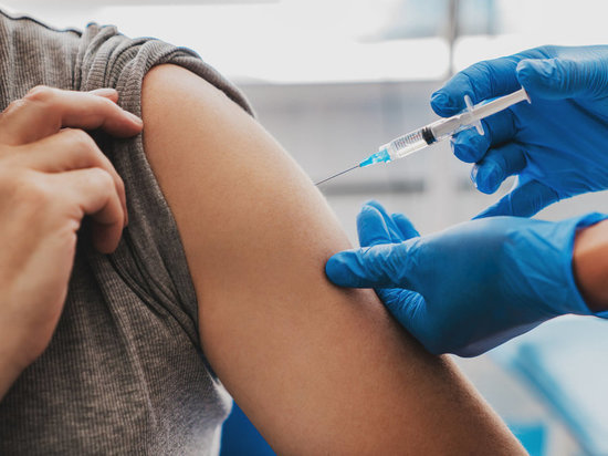 В Курской области первой вакциной от СOVID-19 привились 70% населения от плана