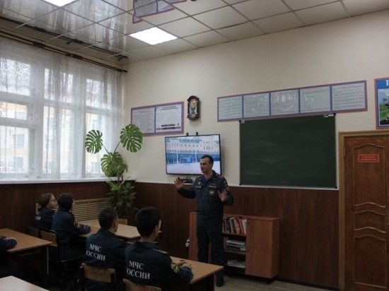 Чукотским кадетам МЧС прочитали лекцию о создании МЧС России