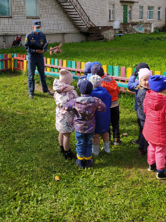 В Ивановской области МЧС проводит противопожарные беседы в детских садах