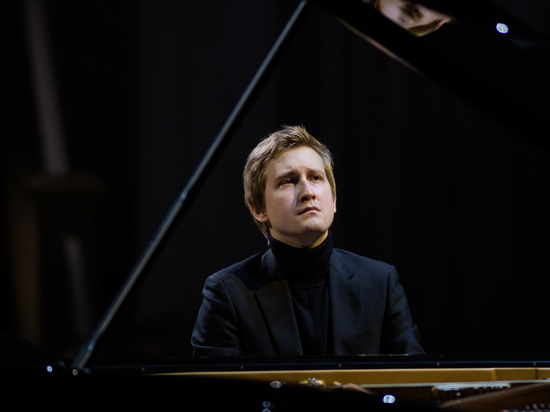 Известный пианист Дмитрий Маслеев выступит в Пскове с концертом