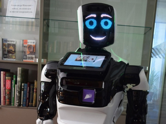 В Тихвине робота взяли на работу в библиотеку