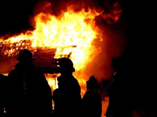Мужчина обгорел при пожаре в поселке имени Морозова