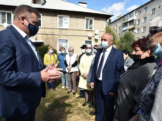 Любимов осмотрел дом, построенный для переселенцев в Скопине
