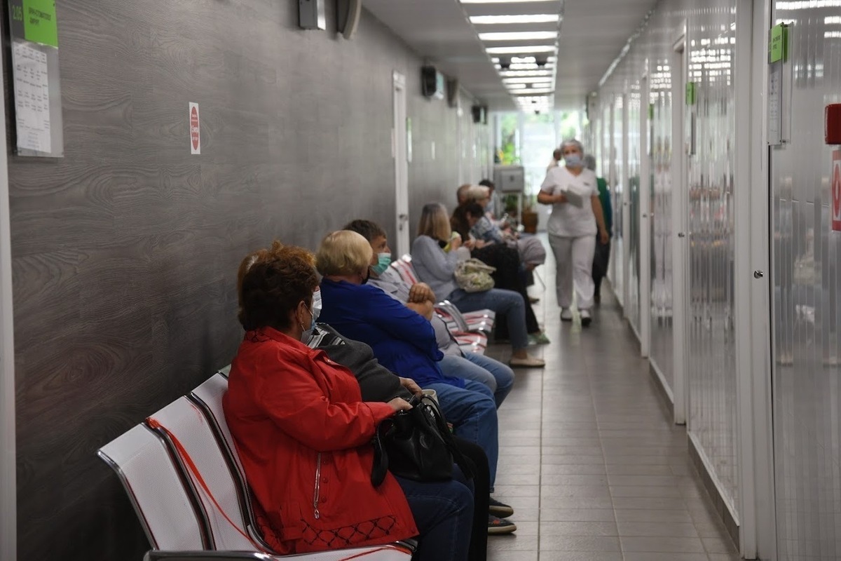 В облздраве пояснили, как разделяют потоки пациентов в поликлинике Волгограда - 