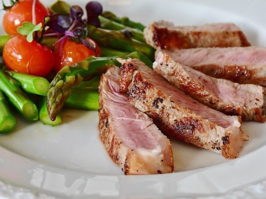 Врач-диетолог назвала самые полезные способы приготовления мяса