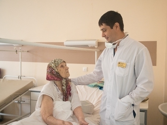 Двух возрастных пациенток прооперировали при помощи новых технологий в БСМП Красноярска