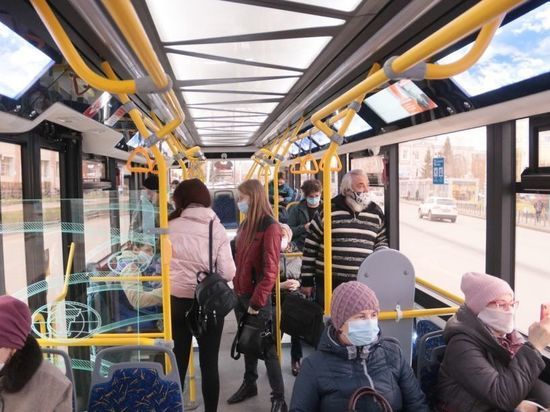 На 10% водителям городских автобусов в Омске подняли зарплату