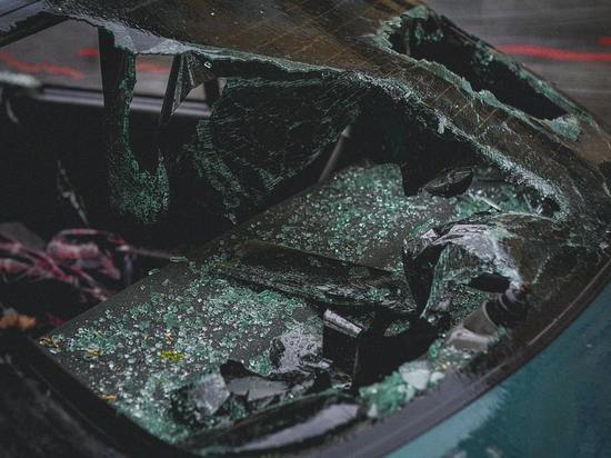 В Смоленске в Серебрянке перевернулся "Рено Логан"