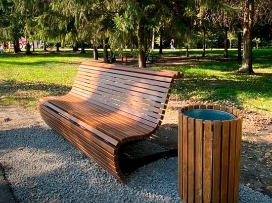 В курском парке «Боева дача» начали замену скамеек