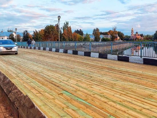 В Старой Руссе завершили ремонт проезжей части Живого моста