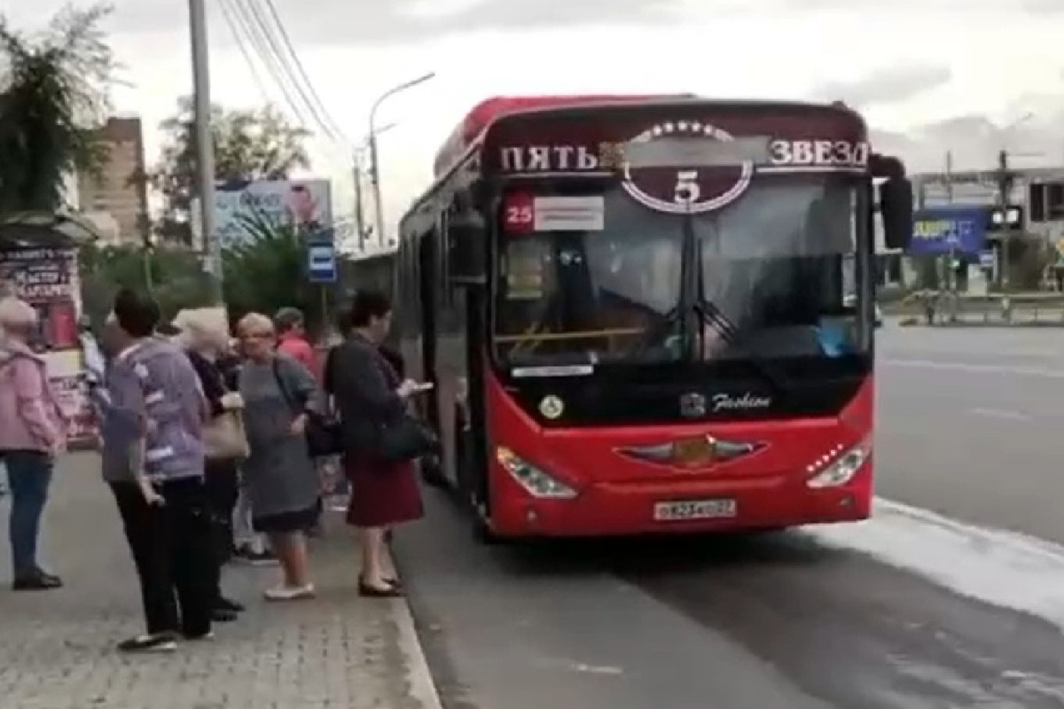 Водители автобусов в Хабаровске высадили пассажиров ради намаза - МК