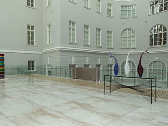 В Эрмитаже открылась выставка работ из Мурманского стекла
