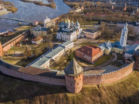 Новгородских рыбаков встретили песнями на Дне города