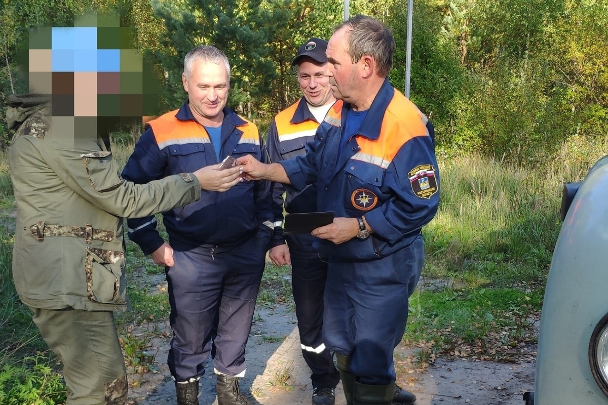 Костромские спасатели оперативно разыскали на болоте потерявшуюся женщину с диабетом