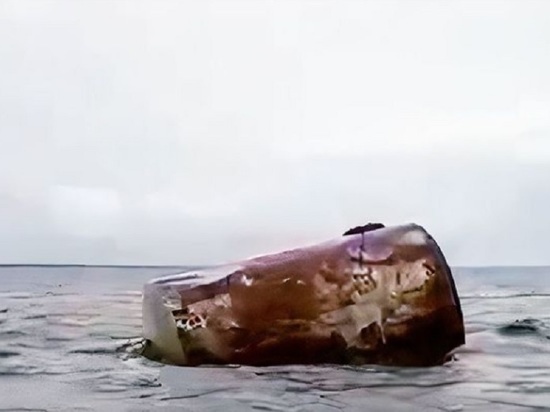 Пустую бочку из-под нефтепродуктов достали из Енисея на севере Красноярского края