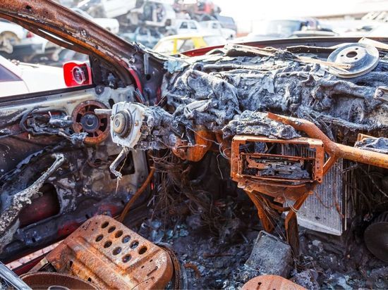 В Сертолово сгорел припаркованный у поликлиники автомобиль