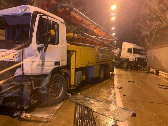 Массовая авария с участием пяти автомобилей произошла в Сочи