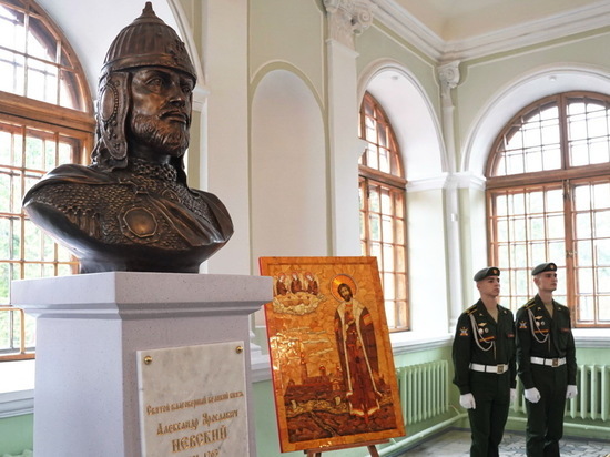 В петербургской Благовещенской церкви открыли бюст Александра Невского