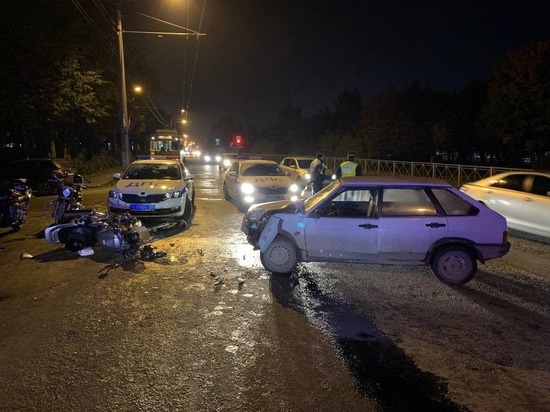 В Йошкар-Оле водитель  ВАЗ-2109 скрылся после столкновения с мотоциклом