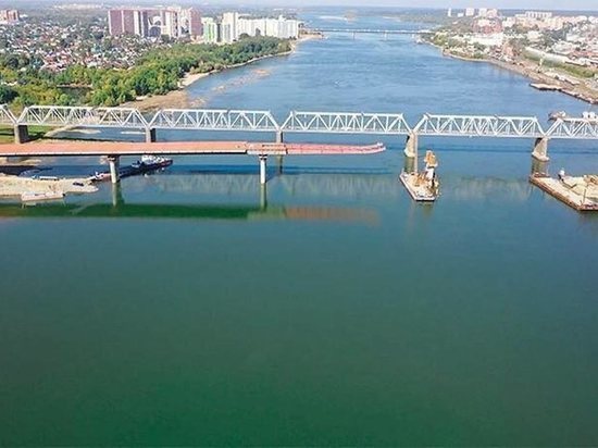 «Стоять за деньги в пробке»: жители Новосибирска возмутились возможными ценами на проезд по четвертому мосту