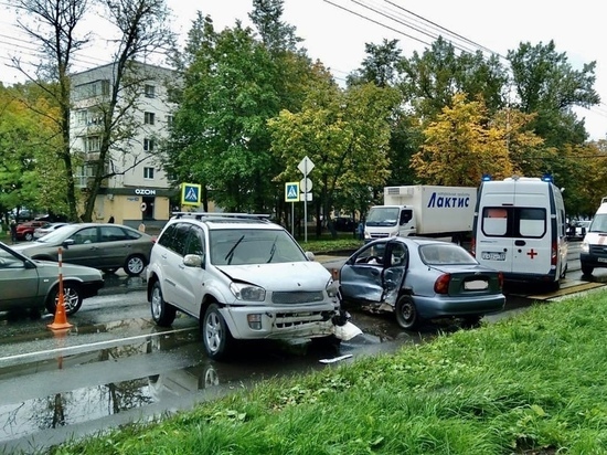 Молодой новгородец на «Шевроле Ланос» учинил ДТП на Большой Санкт-Петербургской