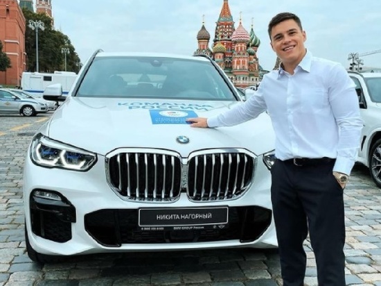 Олимпиец Нагорный оправдался за парковку подаренного BMW на газоне