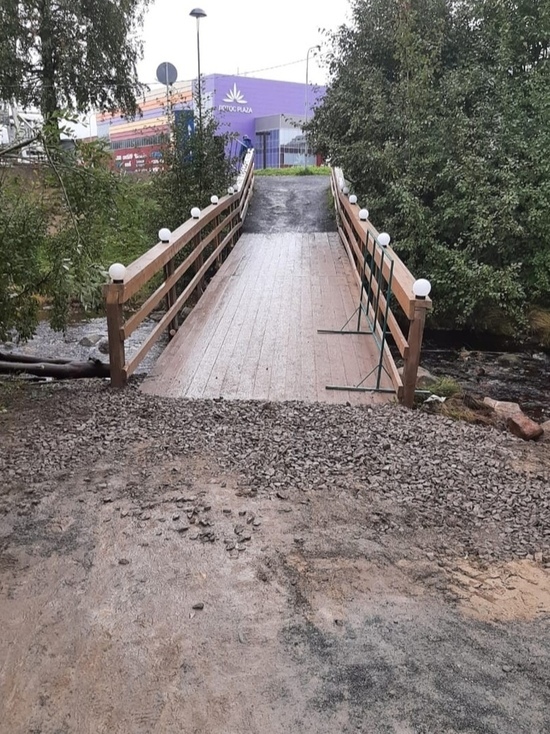 Пешеходный мост через Неглинку в Петрозаводске отремонтировали