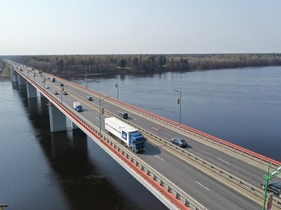 И снова пробки: Ладожский мост сузили до одной полосы для ремонта до 25 сентября