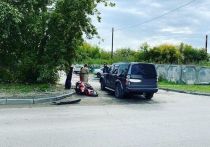 Днем 14 сентября женщина за рулем внедорожника сбила мотоциклиста в Барнауле