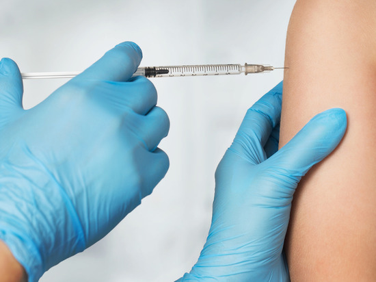 Новгородские власти назвали интервал между прививками от гриппа и от COVID-19