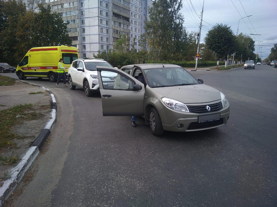 На улице Октябрьской в Рязани в ДТП пострадал 46-летний водитель Renault