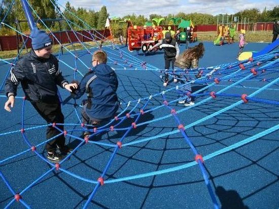 В Коркино открыли новую многофункциональную детскую площадку