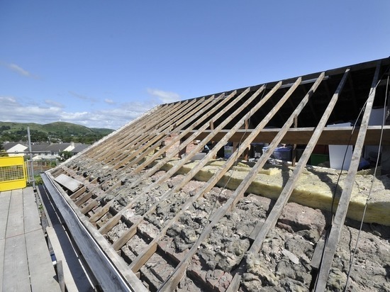 В ЛНР отремонтировали 18 поврежденных обстрелами домов