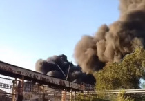 В Барнауле в районе 9-го Заводского проезда в промзоне произошел крупный пожар