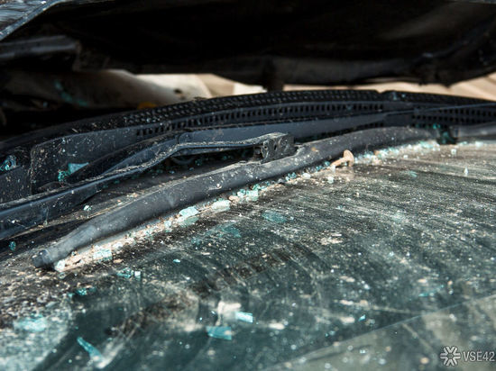 Два водителя пострадали в сильном лобовом ДТП в Кемерове