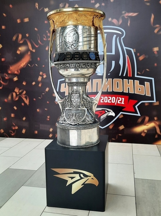 «Авангард» привёз Кубок Гагарина в Омск на десять дней