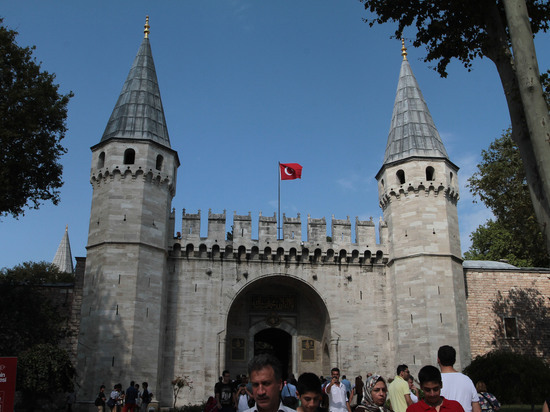 Турция усложнила въезд привитым тремя российскими вакцинами туристам