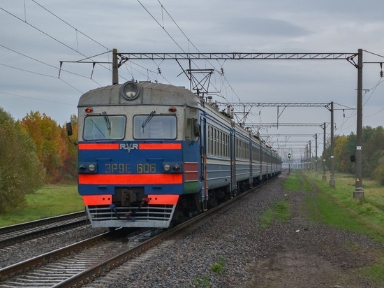 В Кузбассе 11-летнюю девочку сбил грузовой поезд