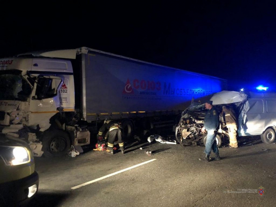 На волгоградской трассе в лобовой аварии погиб 23-летний водитель