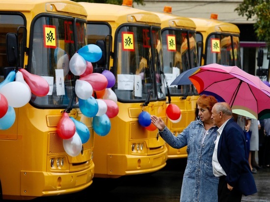 В 11 округов Ставрополья направили более 20 школьных автобусов
