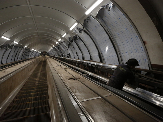 Вход на станцию «Невский проспект» ограничат из-за ремонта эскалатора