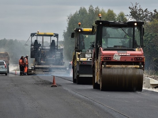 Любимов назвал приоритетным направлением в работе ремонт дорог в регионе